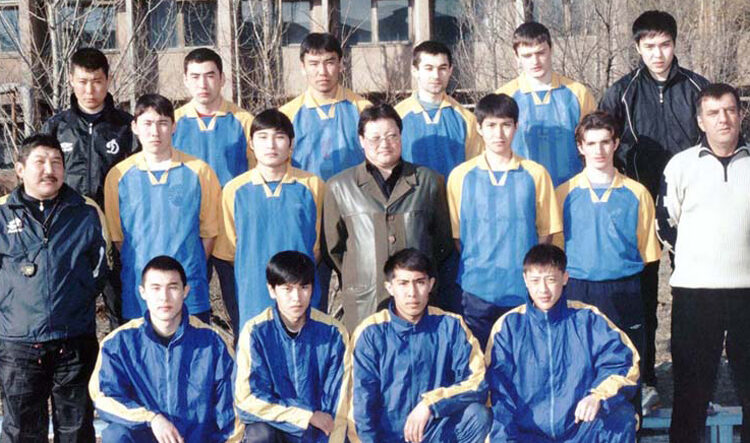 Улан Залата Калмыкия футбольная команда фотография 2005 год