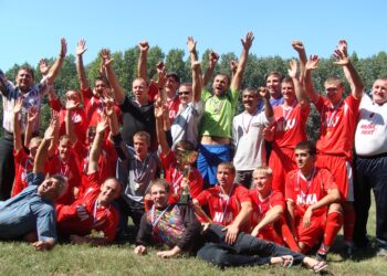 Футбольная команда «Ника» из поселка Новоберёзовка Мартыновского района