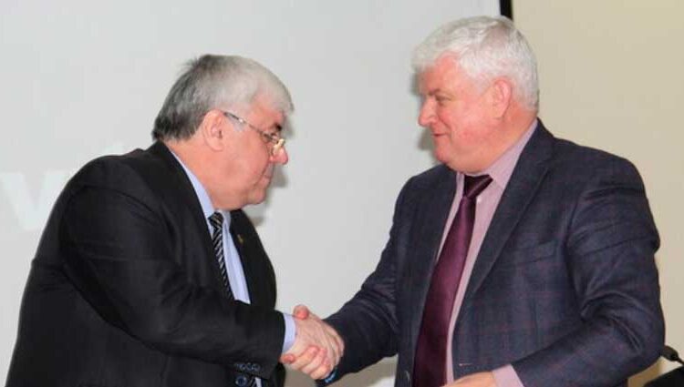 ЗаместиАлександр Зорков РФС поздравляет ЛомАли Ибрагимова с избранием на должность руководителя ФФ юга России Футбол ЮФОСКФО Заместитель генерального секретаря РФС Александр Зорков поздравляет Лом Али Ибрагимова слева с избранием на должность руководителя федерации футбола юга России фото wwwfootballuforu