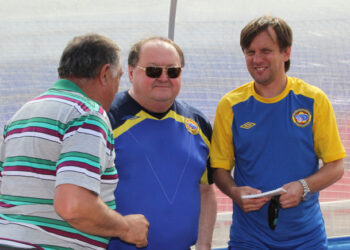 с лета 2014 до начала 2015 года в жизни тренера олега санько (справа) многое что изменилось // фото www.footballufo.ru