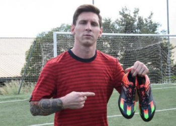 Бутсы Адидас без шнурков