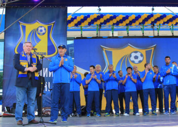 / Чествование ФК Ростов, Это серебро - дороже золота - кричали болельщики