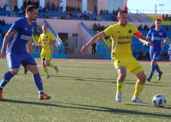 ФК Новошахтинск победил ФК Надежда со счетом 3:2