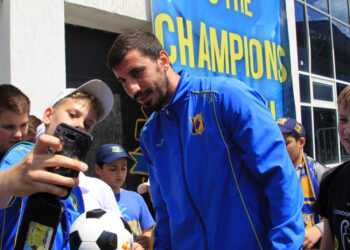 Джанаев с болельщиком ФК Ростов (2016 год)