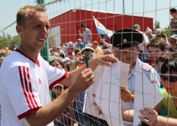 В Миллерово Глушаков открыл стадион