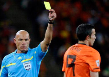 Как рефери матча распознал подмену вратаря.