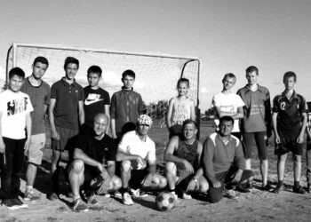 Как энтузиаст построил спортивную площадку и создал футбольную команду