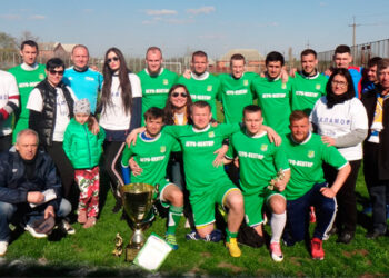 оманда «Агро-Вектор» и члены семьи Евгения Ахламова