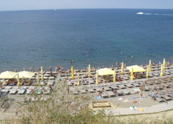 Куда поехать отдохнуть на Черное море в России: Крым, Сочи