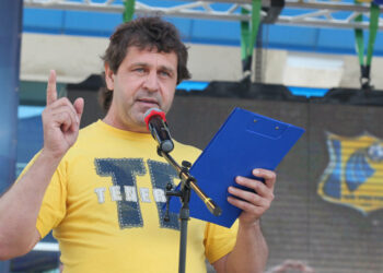 Лев Красоткин (Сергей Копин) пишет стихи о победах Ростова