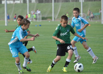 Детский футбол: плюсы и минусы для занятий ребенка