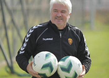 На фото Главный тренер «Вардара» Сергей Андреев