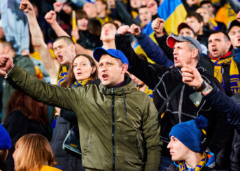 Сергей Барсуков посещает матчи ФК Ростов всей семьей