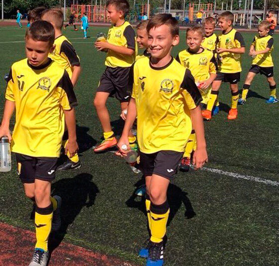 В школе Победа юным футболистам задают ориентиры Футбол ЮФОСКФО детский клуб Победа Ростов на Дону