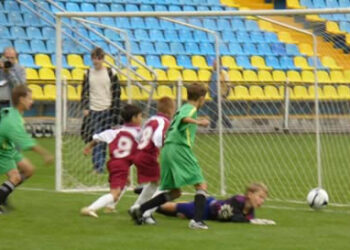 Глядя на юных игроков, ветераны футбола сами рвались на поле