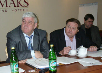 Президент федерации футбола ЮФО Лом-Али Ибрагимов и председатель федерации футбола Ростовской области Николай Сардак