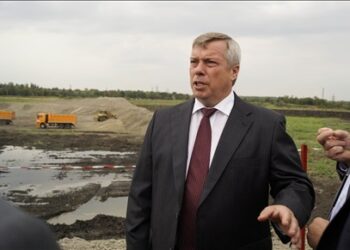 Голубев приехал в поле, где будет Ростов-Арена