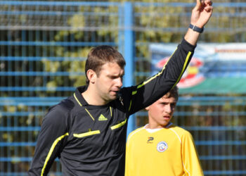 Победа Зимовников не принесла радости ни футболистам, ни зрителям