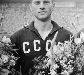 история о футболисте Викторе Понедельнике