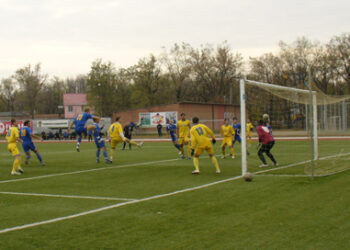 Донгаздобыча забивает первый мяч ТПФ