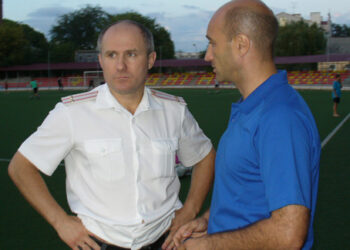 На фото Руководитель ростовского «Динамо», заместитель начальника УГИБДД ГУ МВД России по Ростовской области Александр Ревин и главный тренер Артур Недогарский