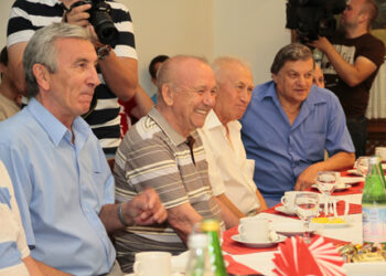 Руководители ФК Ростов выслушали ветеранов региона