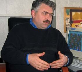 Вице-президент СФК «Квадро» Дмитрий Березнев (слева) и главный тренер клуба прославленный донской футболист Юрий Мосалев.