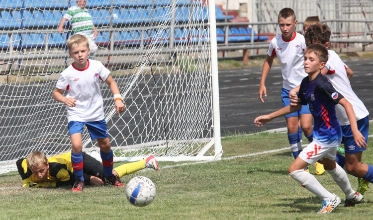 В РостовенаДону 310 команд ДЮСШ играли в чемпионате 2019 года Футбол ЮФОСКФО В Ростове на Дону 310 команд ДЮСШ играли в чемпионате 2019