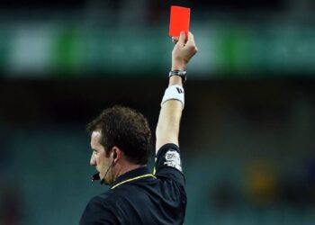 Красная карточка - как влияет на ставки