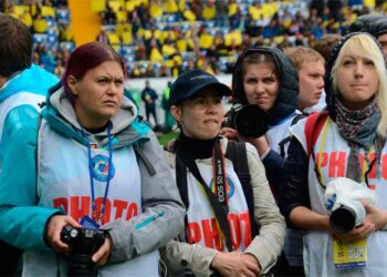 Когда возобновят чемпионаты по футболу