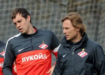 Карпин и Дзюба. Конфликт тренера и футболиста сборной России - в чем суть