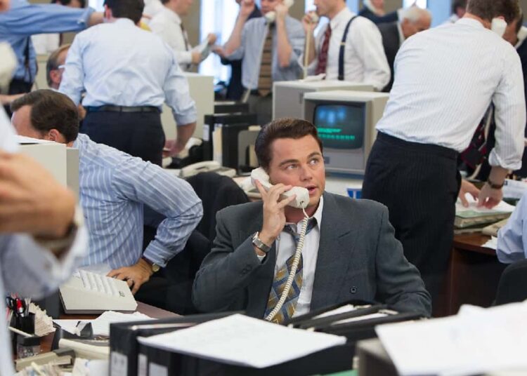 Как инвестировать в акции и ценные бумаги мой опыт Футбол ЮФОСКФО Как вложить деньги в акции и ценные бумаги мой опыт