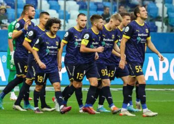 Победа Ростова в Н.Новгороде вывела на 3-место ﻿