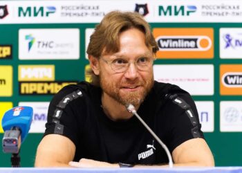 Словесная дуэль Карпина и министра о системе Fan ID