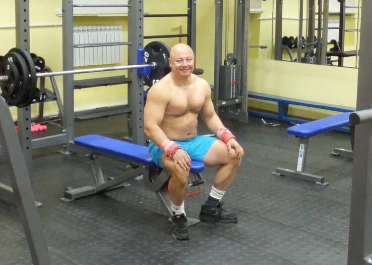 Тренер ростовского ОДФК как тренироваться в спортзале Футбол ЮФОСКФО Как лучше качаться в спортзале тренер делится нюансами