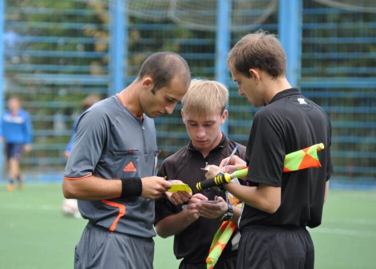 Сколько футбольных арбитров ЮФО рекомендовали в 2009 году