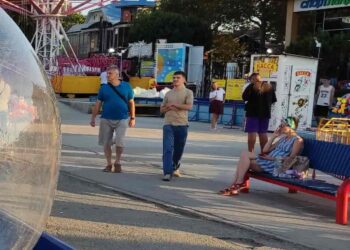 Как выгодно приобрести мужскую сумку в магазине