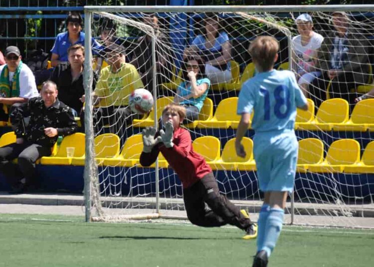 Первенство Ростовской области 1998 г сезон 20112012 Футбол ЮФОСКФО Как проходит чемпионат ДЮСШ по футболу в Ростовской области