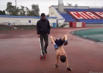 Сколько метров рекорд России по хождению на руках