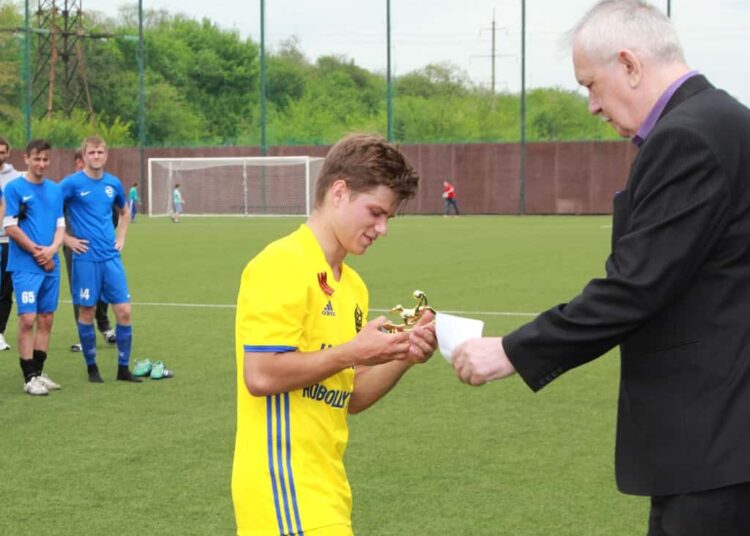 В Новошахтинске чиновники любви к футболу не проявляют Футбол ЮФОСКФО Какой детский футбол в Новошахтинске в 2008 году