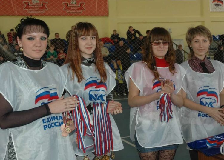 Детский турнир Ивлева в 2014 г выиграли новошахтинские соколы Футбол ЮФОСКФО Кто такой Владимир Ивлев в честь которого детский турнир