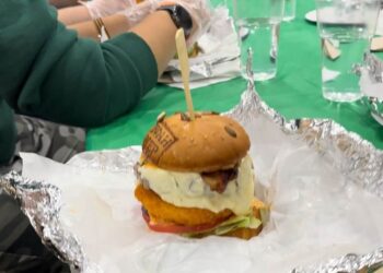 Кто быстрее всех ест бургер в Ростове-на-Дону