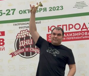 Кто стал чемпионом по поеданию бургеров в Ростове на Дону