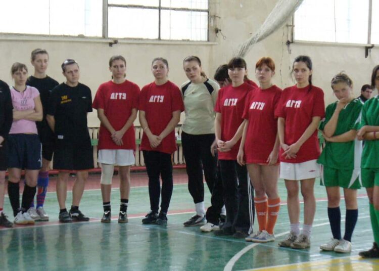 Жена мэра Зоя Степанова помогает Дворовой лиге Дона Футбол ЮФОСКФО История детской дворовой футбольной лиги Ростовской области