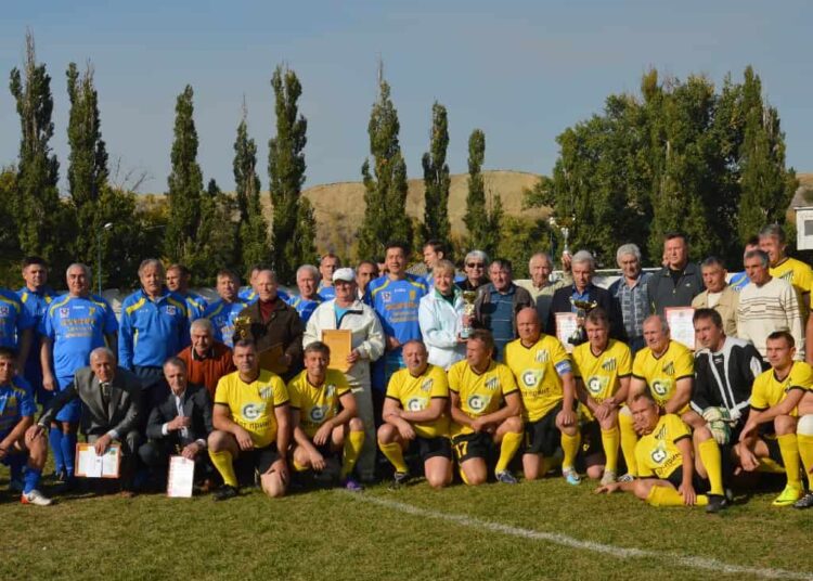 В Белой Калитве чествовали футбольных героев Кубка миллионов Футбол ЮФОСКФО 50 лет завоевания Кубка СССР КФК командой Белой Калитвы 2014 год