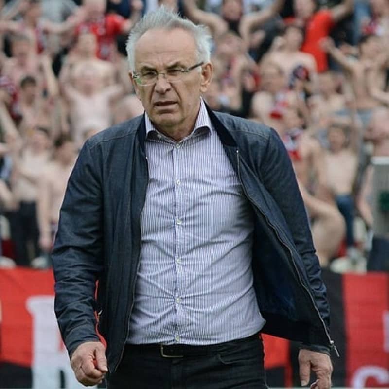 Гаджи Гаджиев на фото Футбол ЮФОСКФО Гаджи Гаджиев в Анжи Махачкала